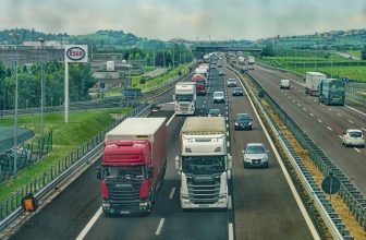 Machinetransporter huren: alles wat je moet weten voor een succesvolle verhuur
